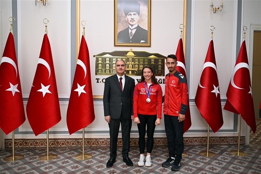 Sporcular Vali̇ Zi̇yaret (2)