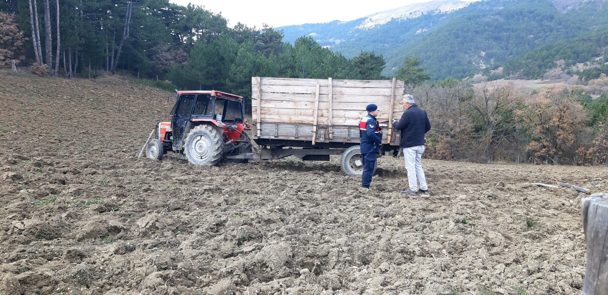 Tarlada Son Bulan Traktör Yolculuğu Bir Ölü, Bir Yaralı (3)