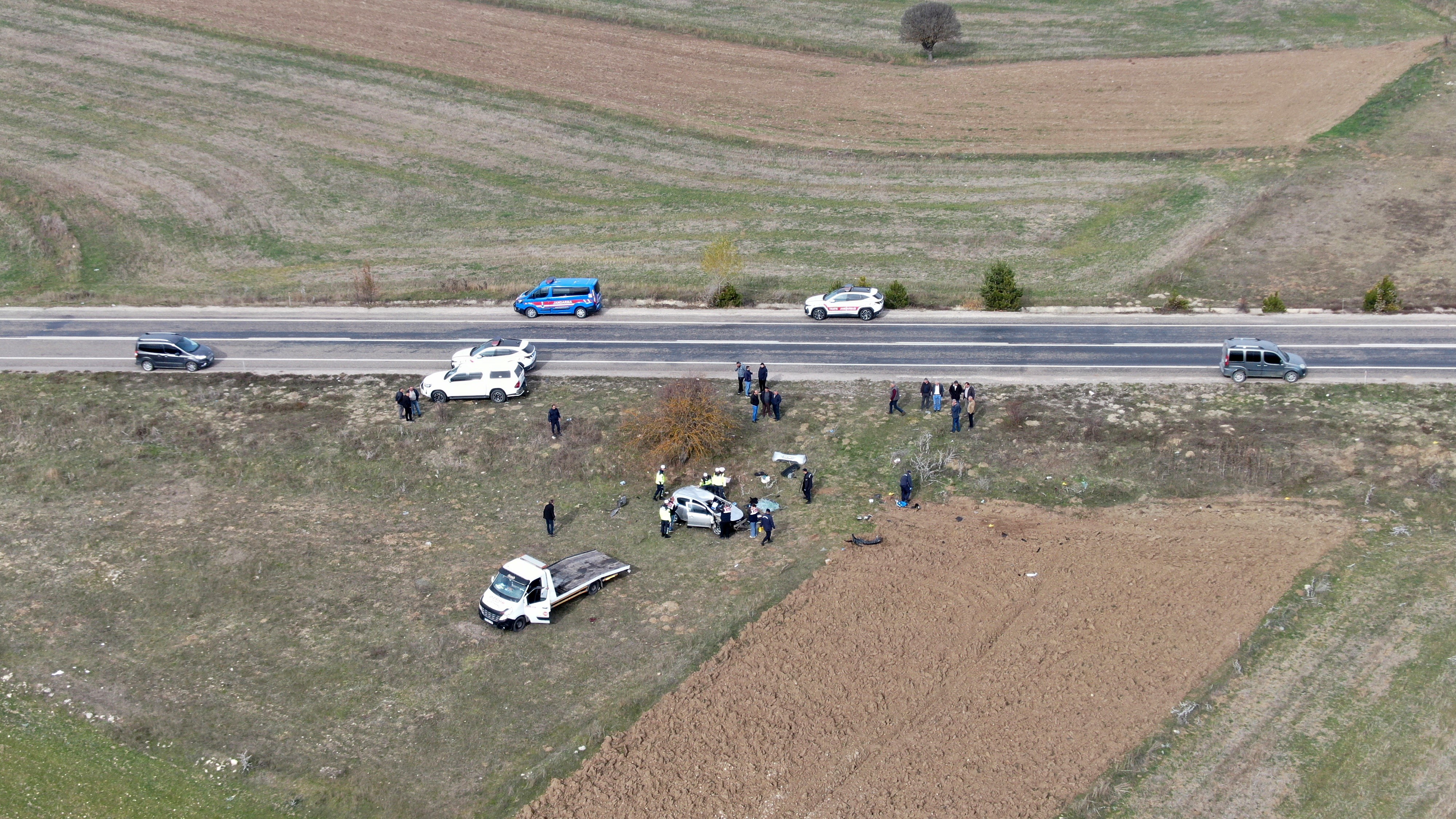 Tarlada Ters Dönen Otomobilden Acı Haber İki Kardeş Hayatını Kaybetti (10)