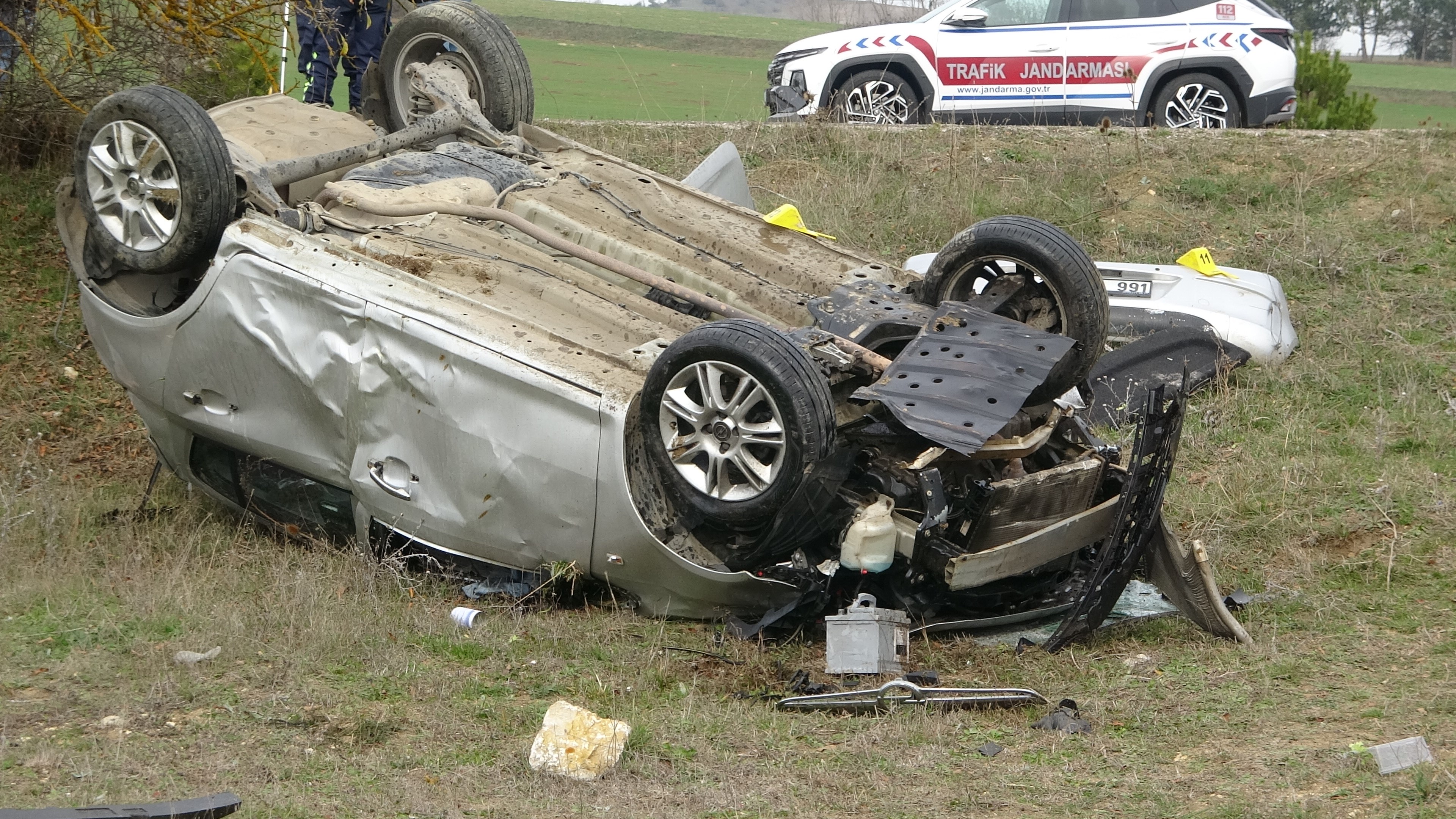 Tarlada Ters Dönen Otomobilden Acı Haber İki Kardeş Hayatını Kaybetti (6)