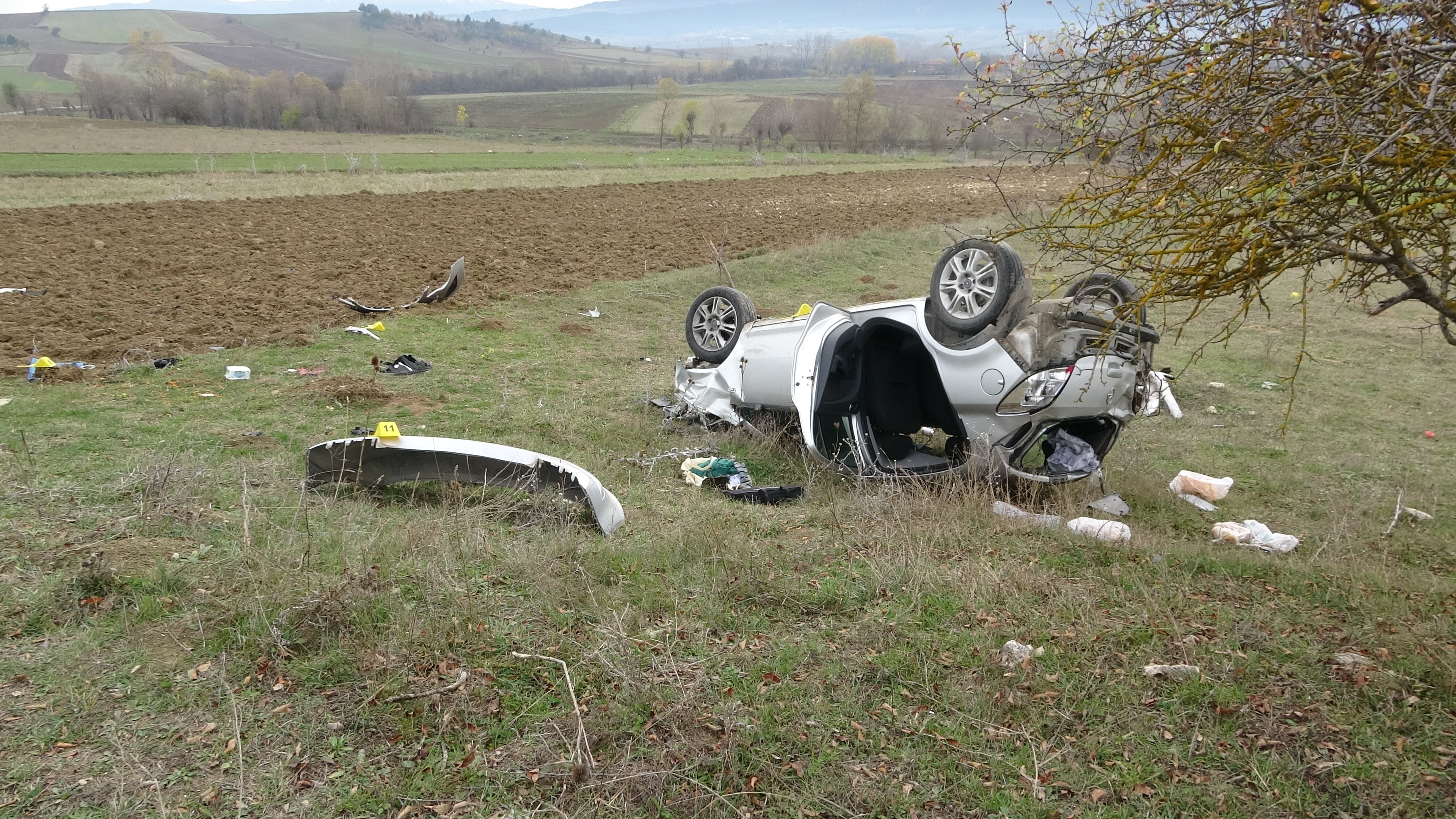 Tarlada Ters Dönen Otomobilden Acı Haber İki Kardeş Hayatını Kaybetti (8)