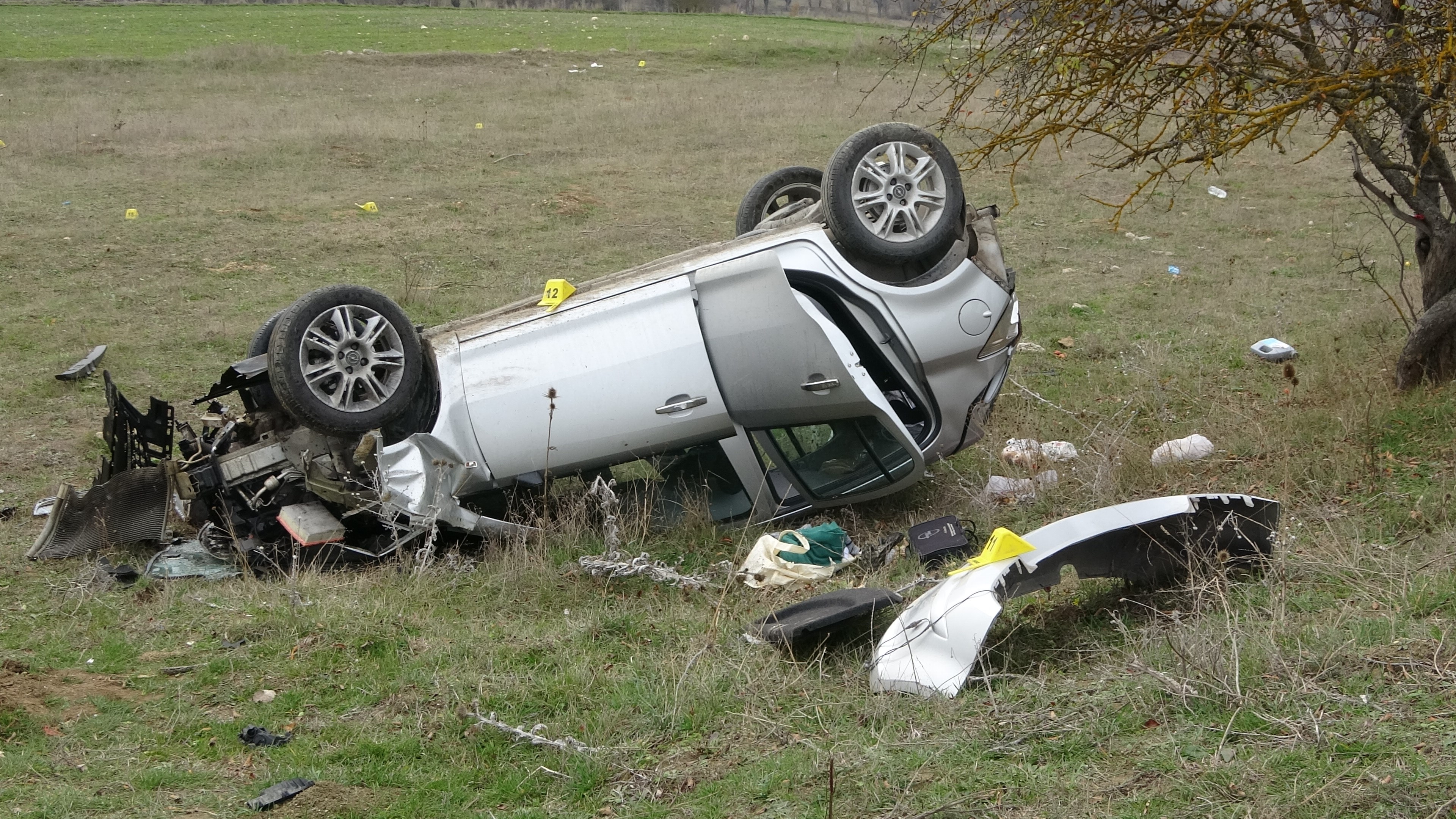 Tarlada Ters Dönen Otomobilden Acı Haber İki Kardeş Hayatını Kaybetti (9)