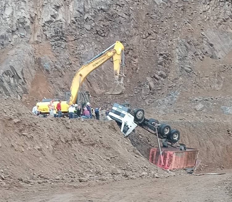 Taş Ocağında Feci Kaza Kamyon Devrildi, Sürücü Hayatını Kaybetti (3)