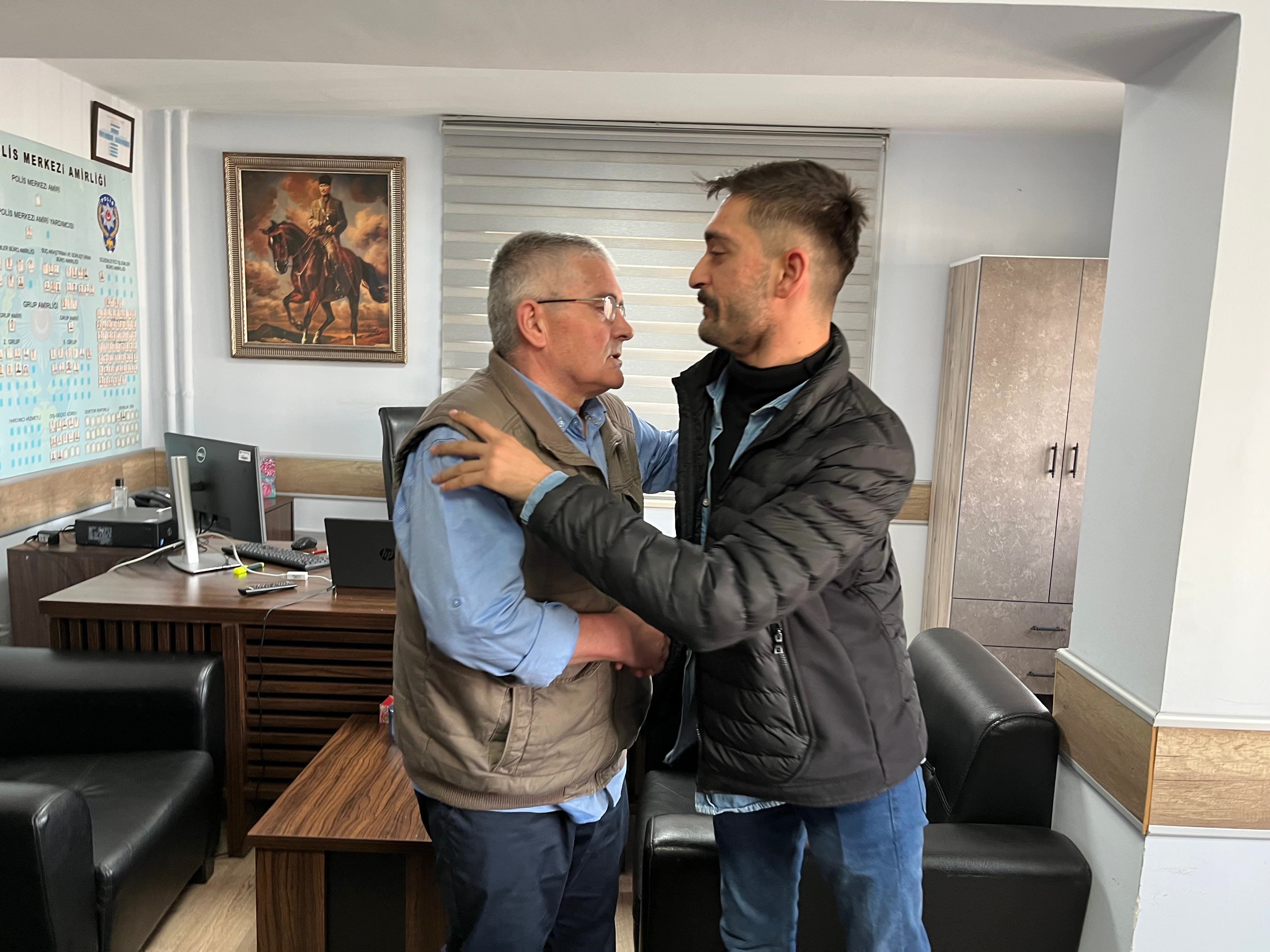 Toki̇ Taksitini Yatırmaya Giderken 2 Bin Euro Buldu, Hiç Düşünmeden Polise Teslim Etti (2)