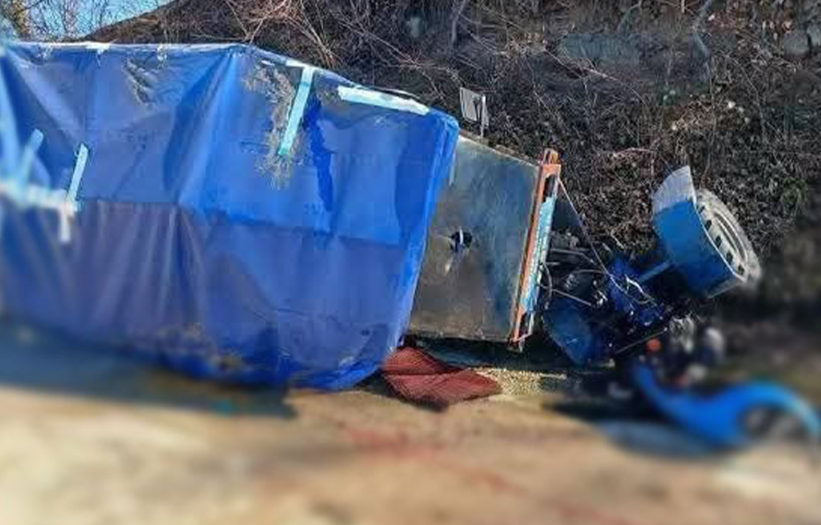 Üç Kardeşin Yolculuğu Acı Bitti Tarım Aracı Devrildi, Kardeşlerden Biri Can Verdi (1)-1