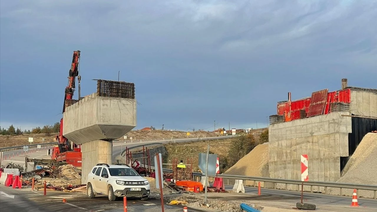 Ust Gecit Insaatinda Feci Kaza 51 Yasindaki Isci Dengesini Kaybedip Dustu