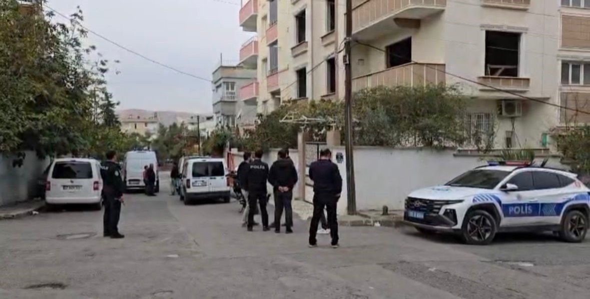 Uzaklaştırma Kararına Rağmen Katledildi! Cani Koca Eve Gizlice Girip, Eşini Silahla Öldürdü (9)