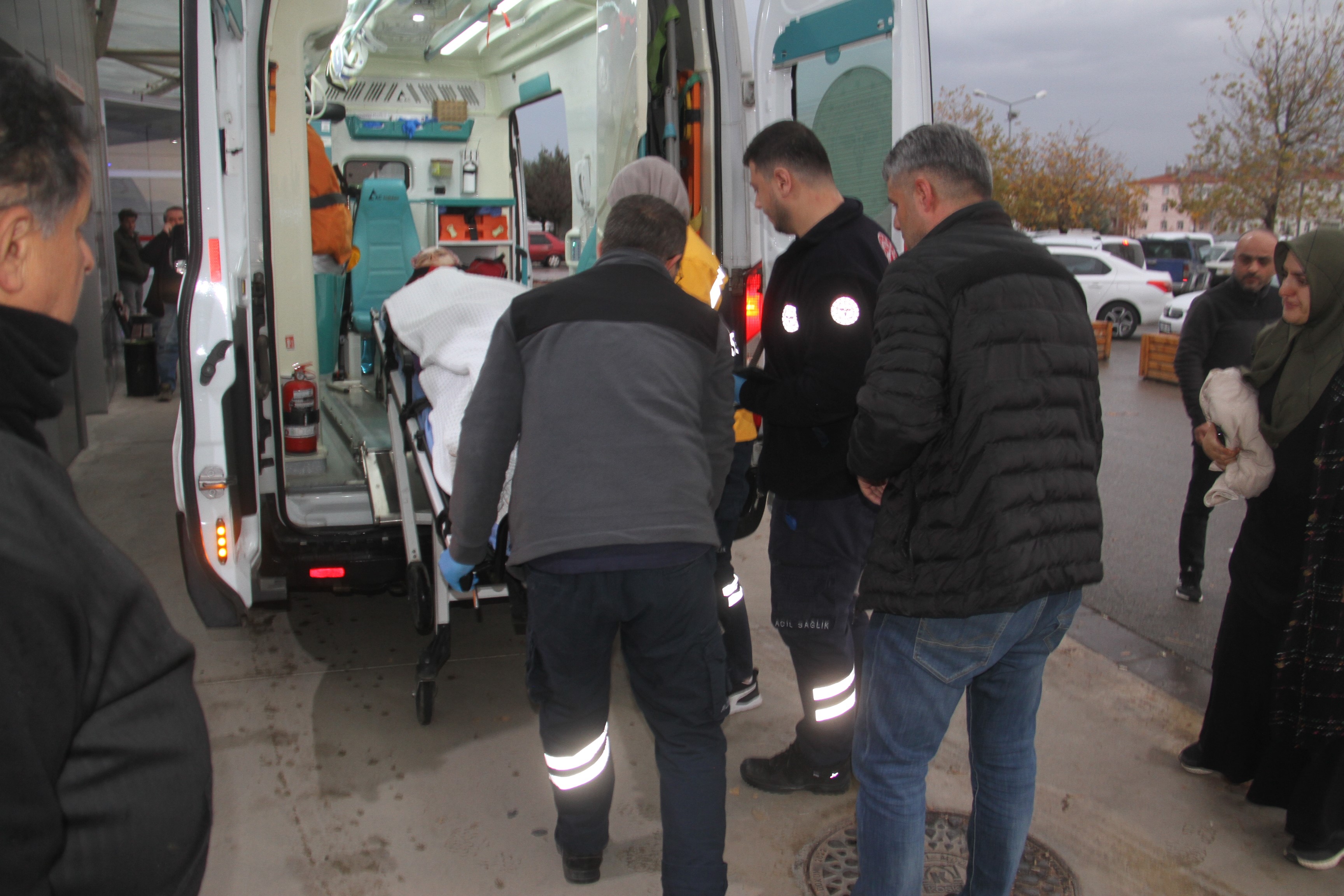 Yağışlı Hava Faciaya Yol Açtı Öğrenci Servisi Kayarak Devrildi, 31 Yaralı (2)