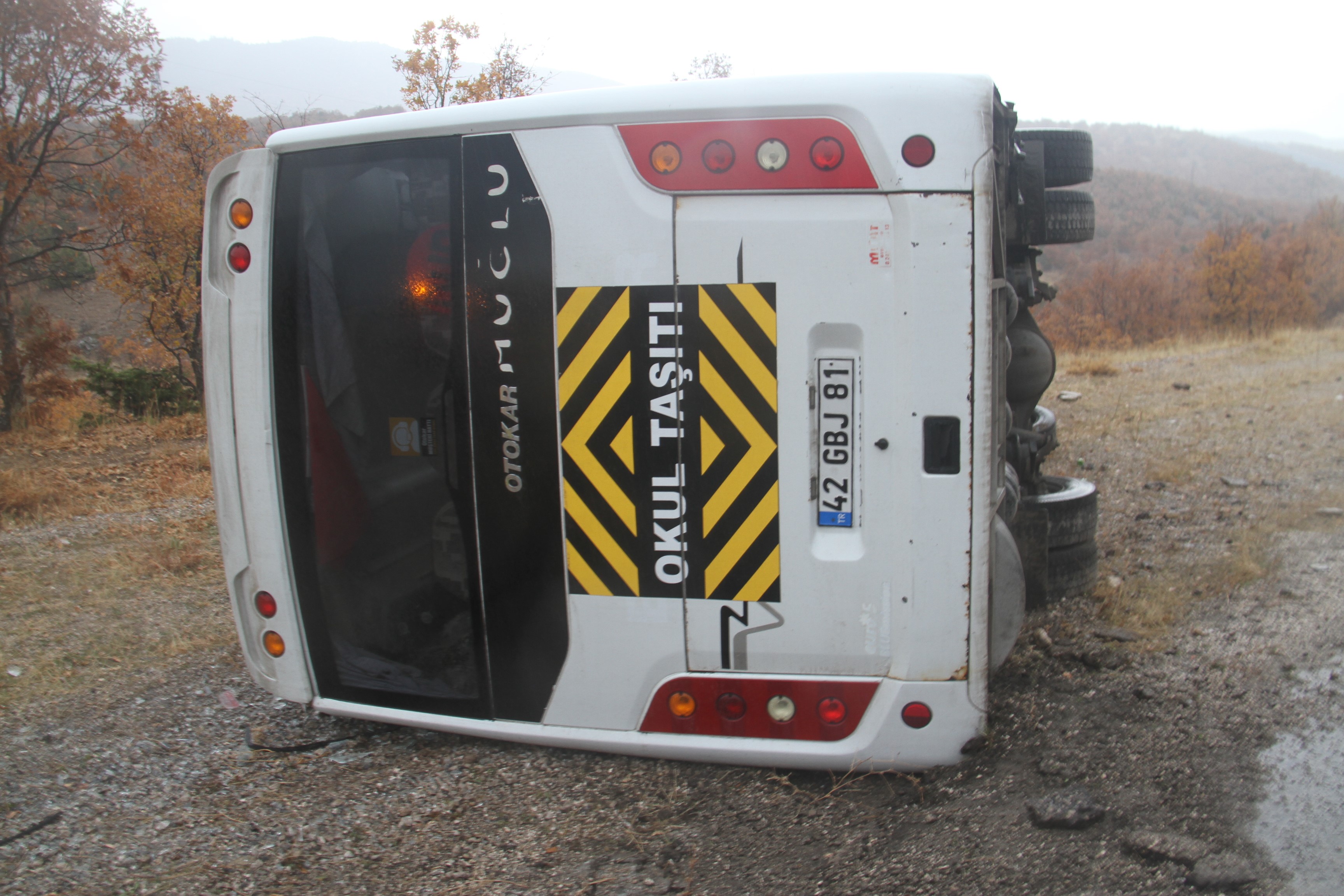 Yağışlı Hava Faciaya Yol Açtı Öğrenci Servisi Kayarak Devrildi, 31 Yaralı (6)