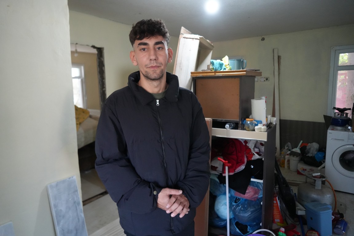 Yalniz Buyudu Ama Umudunu Hic Kaybetmedi 19 Yasindaki Yasinin Hayata Tutunma Mucadeles (2) (Orta)