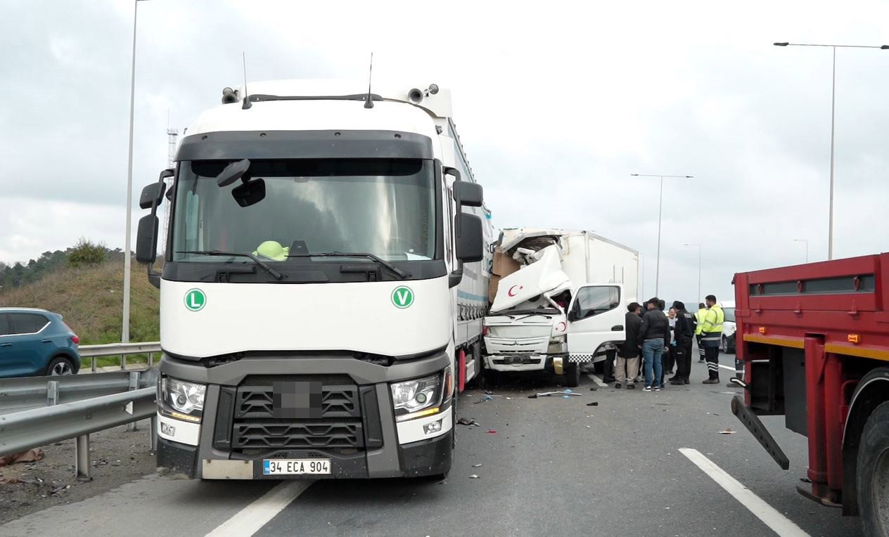Yanlış Manevra, Ölüm Getirdi Geri Gelen Tır Kamyoneti Biçti, 26 Yaşındaki Genç Öldü (2)