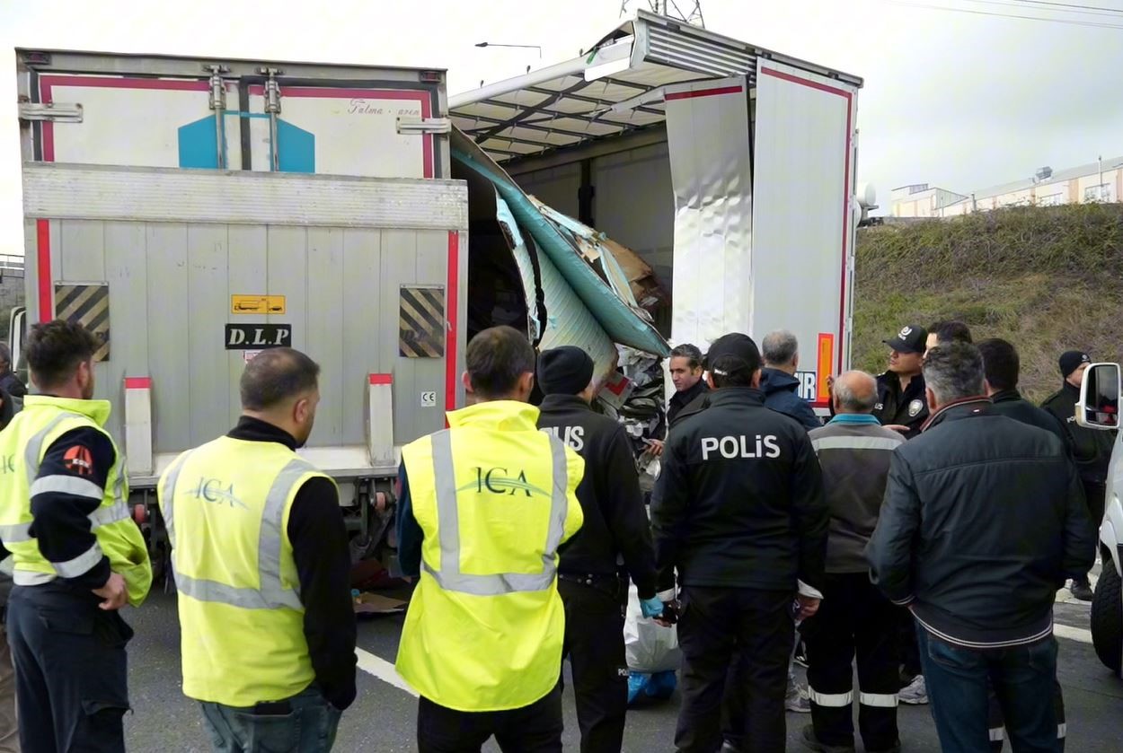 Yanlış Manevra, Ölüm Getirdi Geri Gelen Tır Kamyoneti Biçti, 26 Yaşındaki Genç Öldü (3)