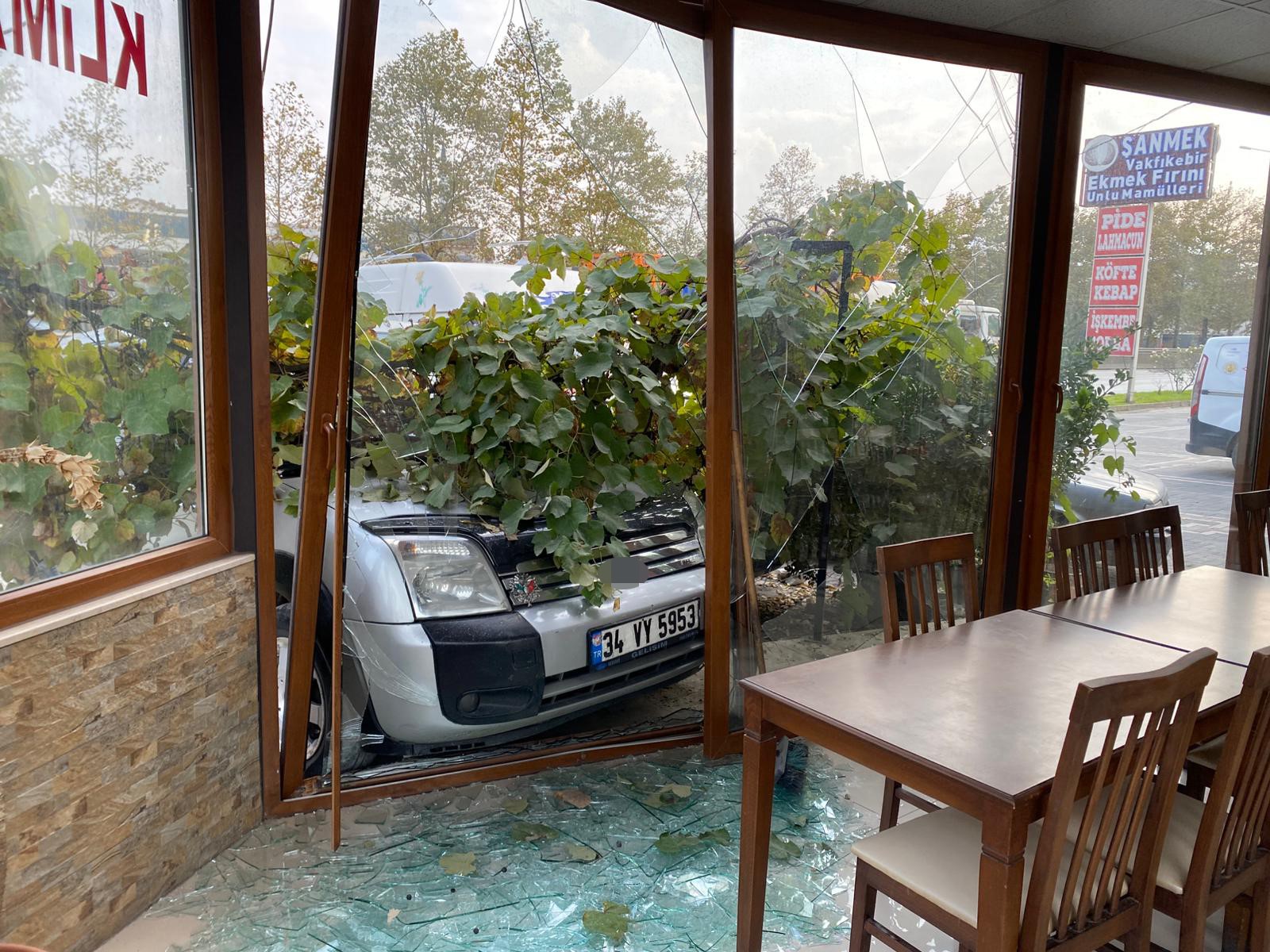 Yarış Iddiası Kan Dondurdu Otomobil Yayaların Arasına Daldı; 1 Ölü 3 Yaralı (10)