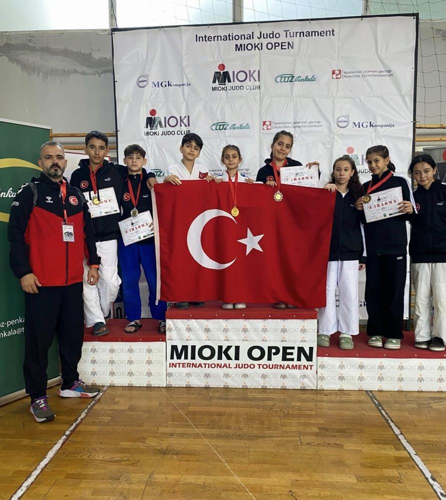 Yunusemre Belediyespordan Uskupte Madalya Yagmuru (3)