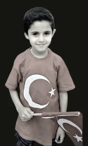 Yürek Yakan Kaza! 8 Yaşındaki Çocuk 2. Kattan Düşerek Hayatını Kaybetti (3)