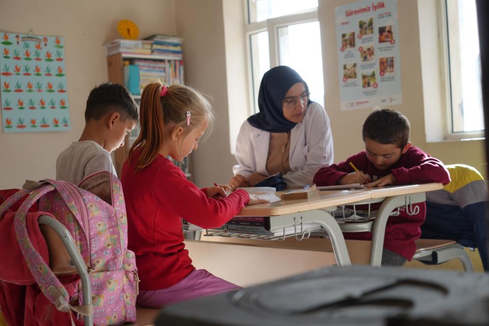 Zahide Ogretmen 7 Yildir Ayni Okulda Bu Koyun Ogretmeni Oldum Sonra Da Gelini (1)-1