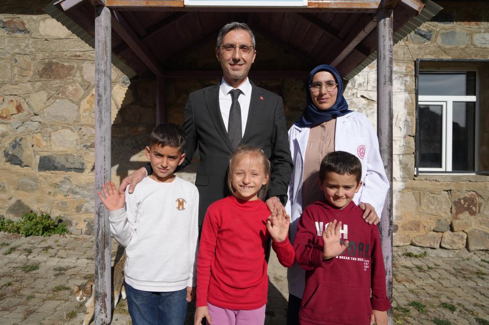 Zahide Ogretmen 7 Yildir Ayni Okulda Bu Koyun Ogretmeni Oldum Sonra Da Gelini (3)