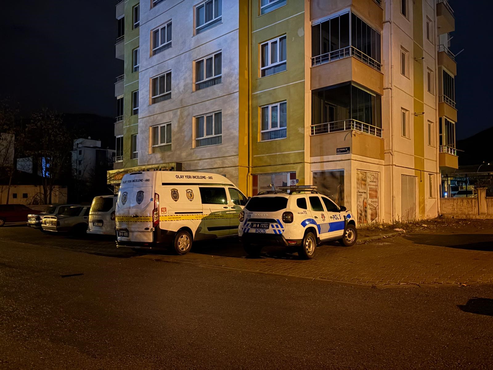 13 Katlı Binada Kan Aktı Baba Ve Oğul Boğazından Bıçaklandı (5)