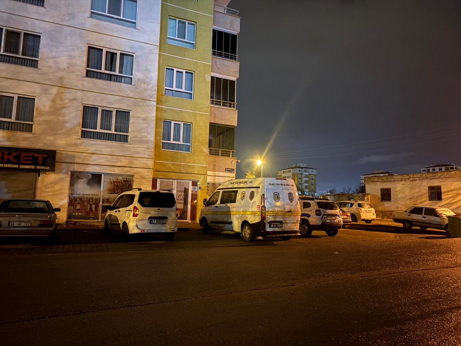 13 Katlı Binada Kan Aktı Baba Ve Oğul Boğazından Bıçaklandı (6)