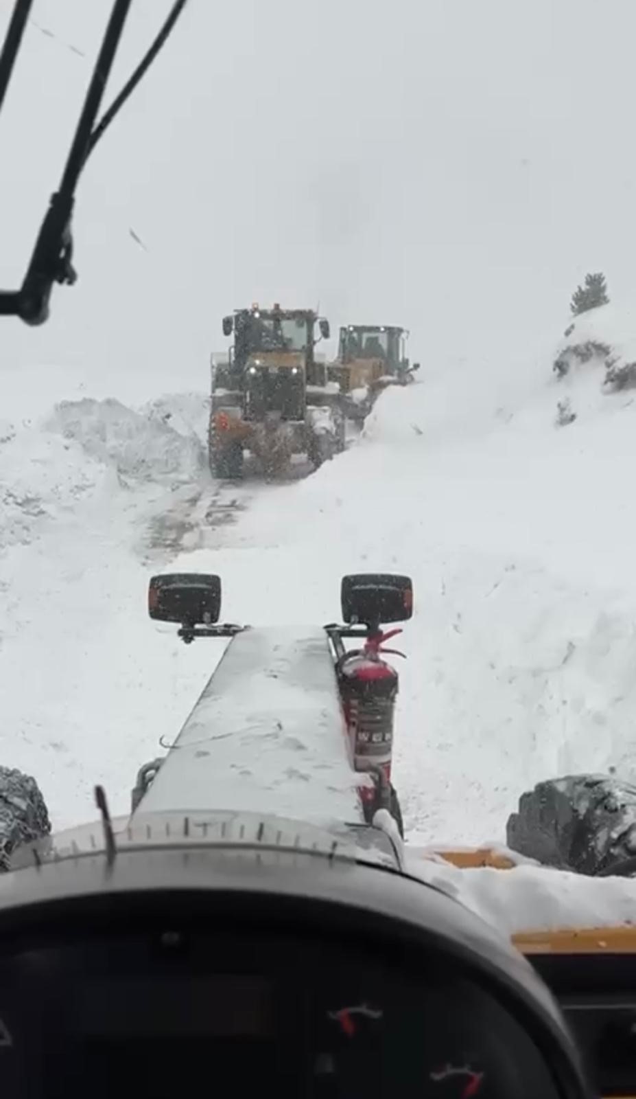 2 Bin 300 Rakımda Çığ Felaketi 3 Çobandan Haber Alınamıyor (2)