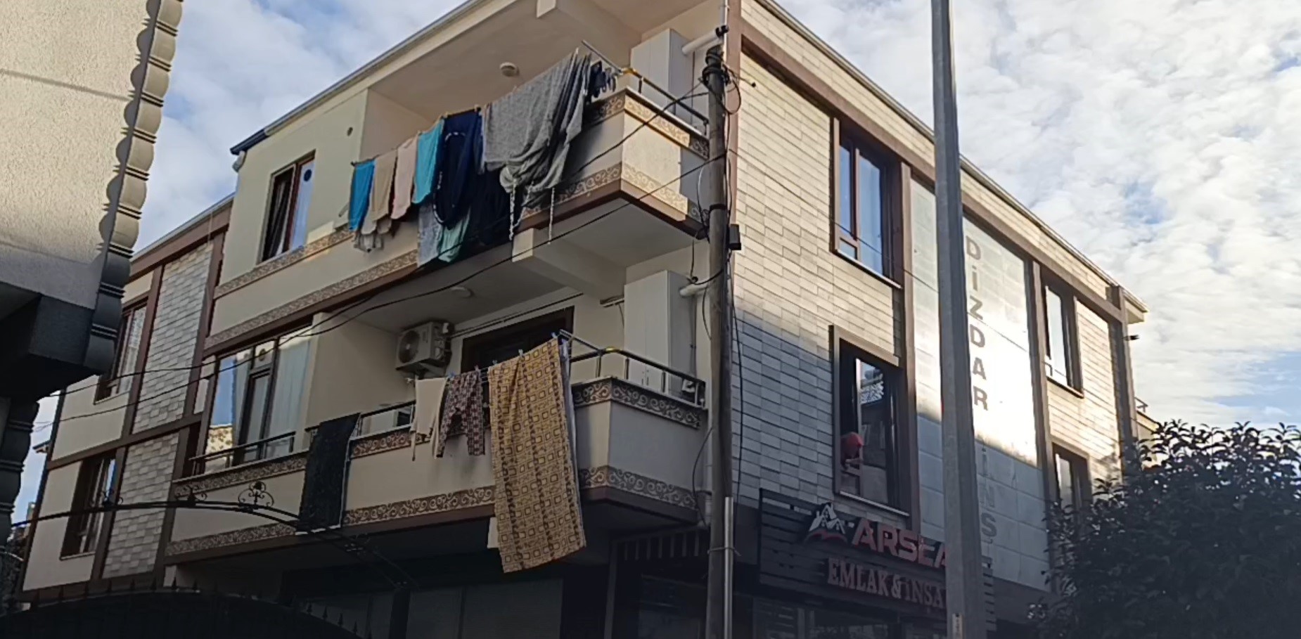 3 Gun Once Kahvehanede Gorulmustu Aci Gercek Evinin Kapisi Acilinca Ortaya Cikti (2)