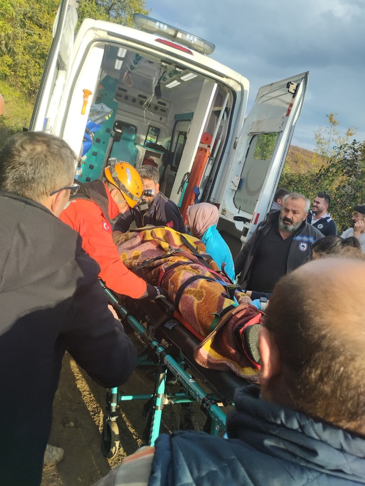 30 Metrelik Dususten Sag Kurtuldu Muhtar Hastanede Tedavi Altinda (1)