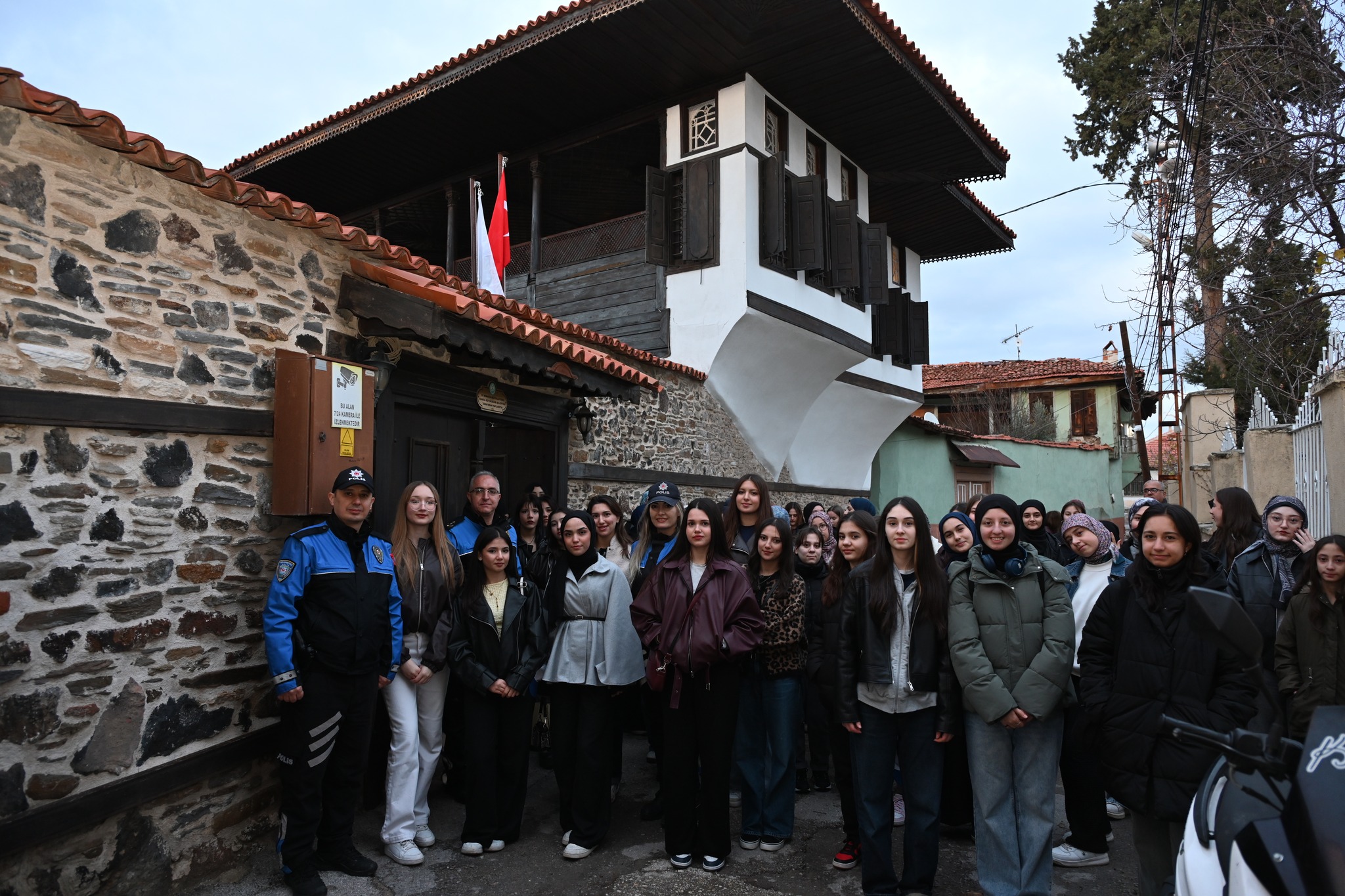 598583706 1296379645863134 898508740282199652 N