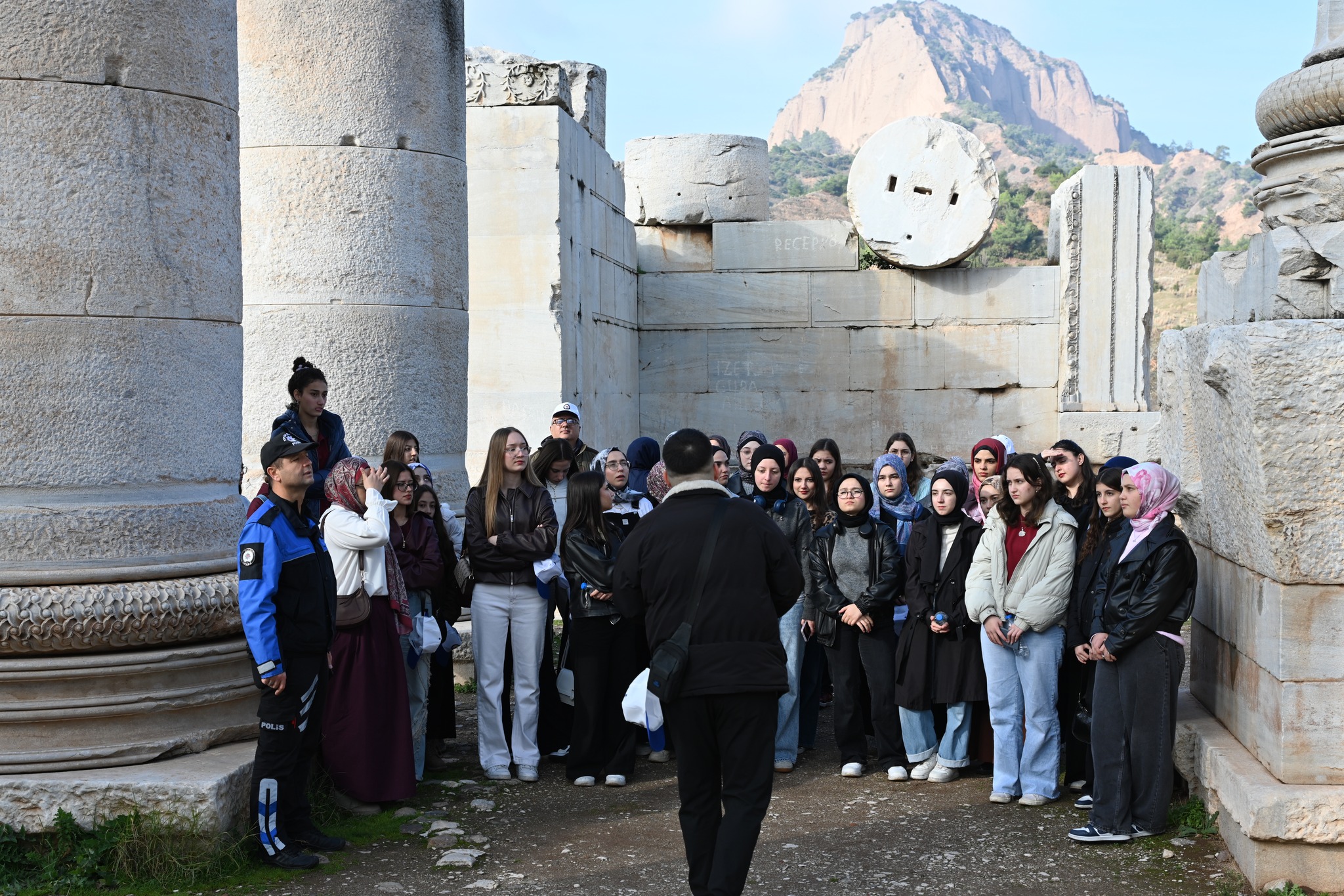 598974893 1296379372529828 7956189347381542003 N