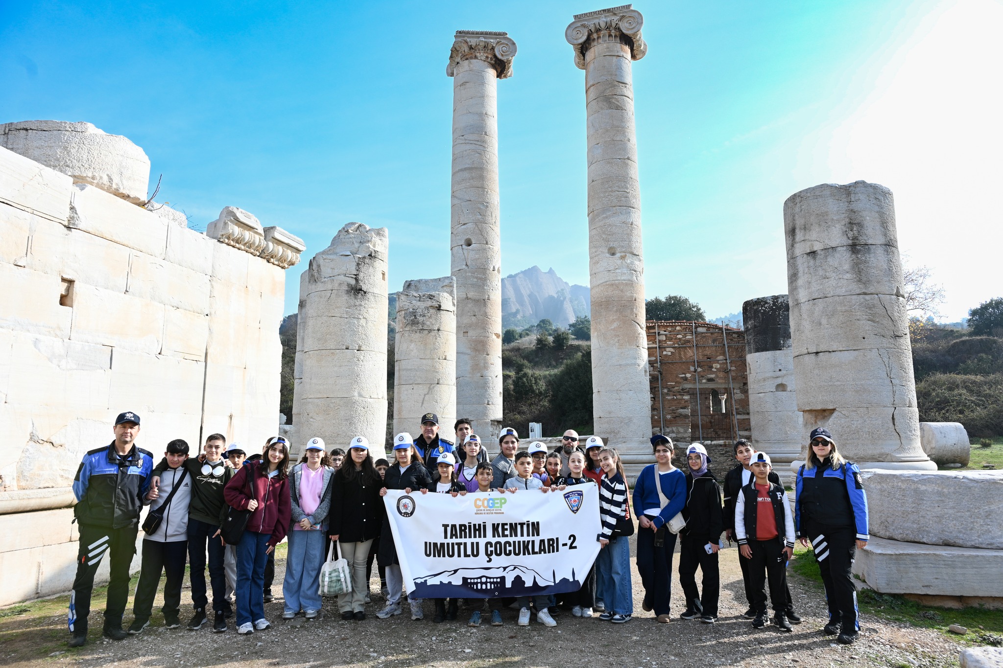 599490945 1296379789196453 2145355090585888512 N