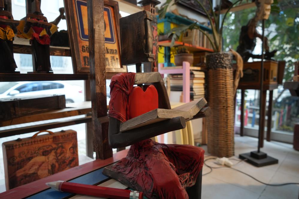 Acik Kalp Ameliyatindan Dunya Sanatina Tahta Yurek Eseri Dunyada Ilgi Goruyor (1)-1