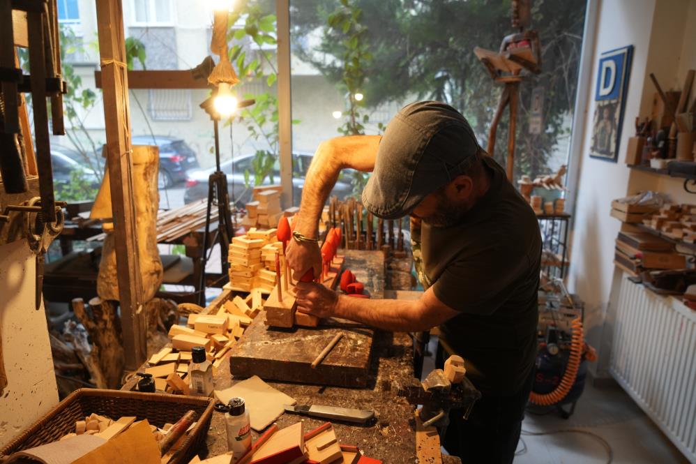 Acik Kalp Ameliyatindan Dunya Sanatina Tahta Yurek Eseri Dunyada Ilgi Goruyor (4)