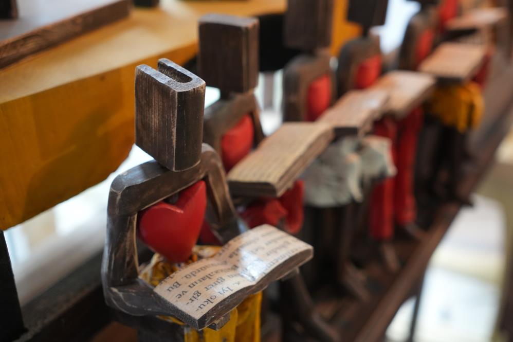 Acik Kalp Ameliyatindan Dunya Sanatina Tahta Yurek Eseri Dunyada Ilgi Goruyor (5)