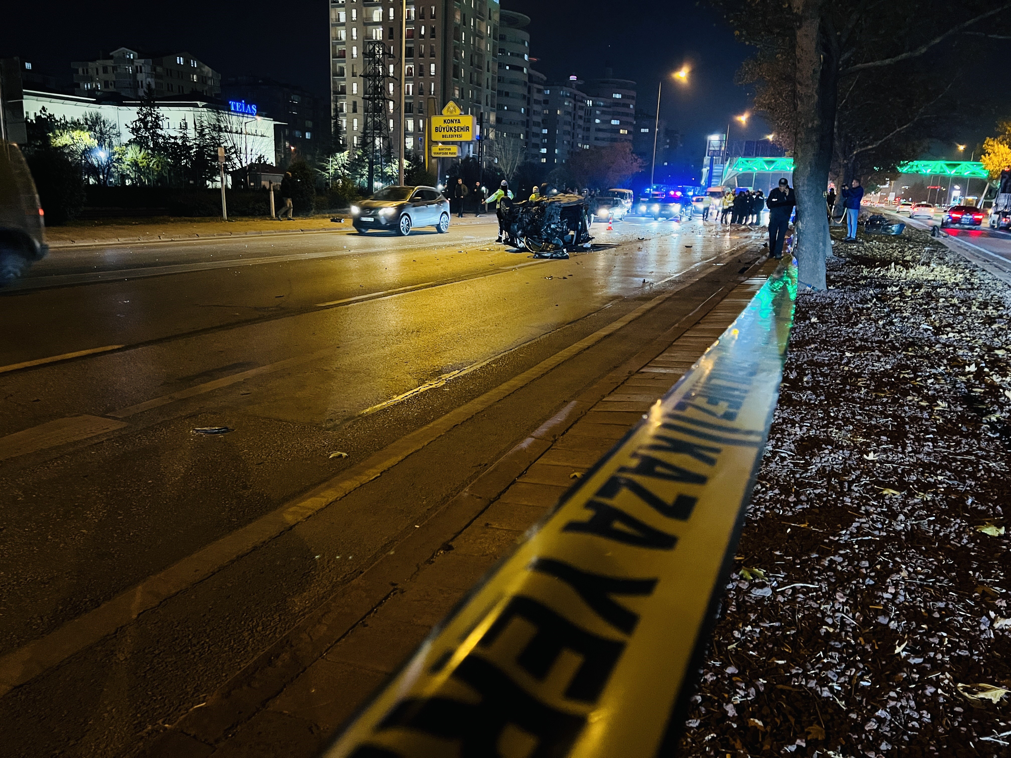 Ağaca Çarpıp Alev Alan Araçtan Son Anda Çıkarıldılar! 1’I Ağır 2 Yaralı (5)