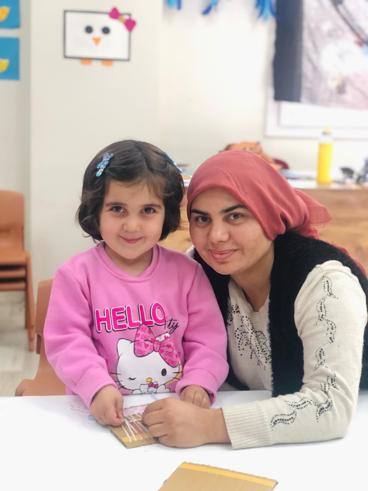 Aile Yilina Yakisan Etkinlik Anne Ve Cocuklar Kilim Dokudu (1)