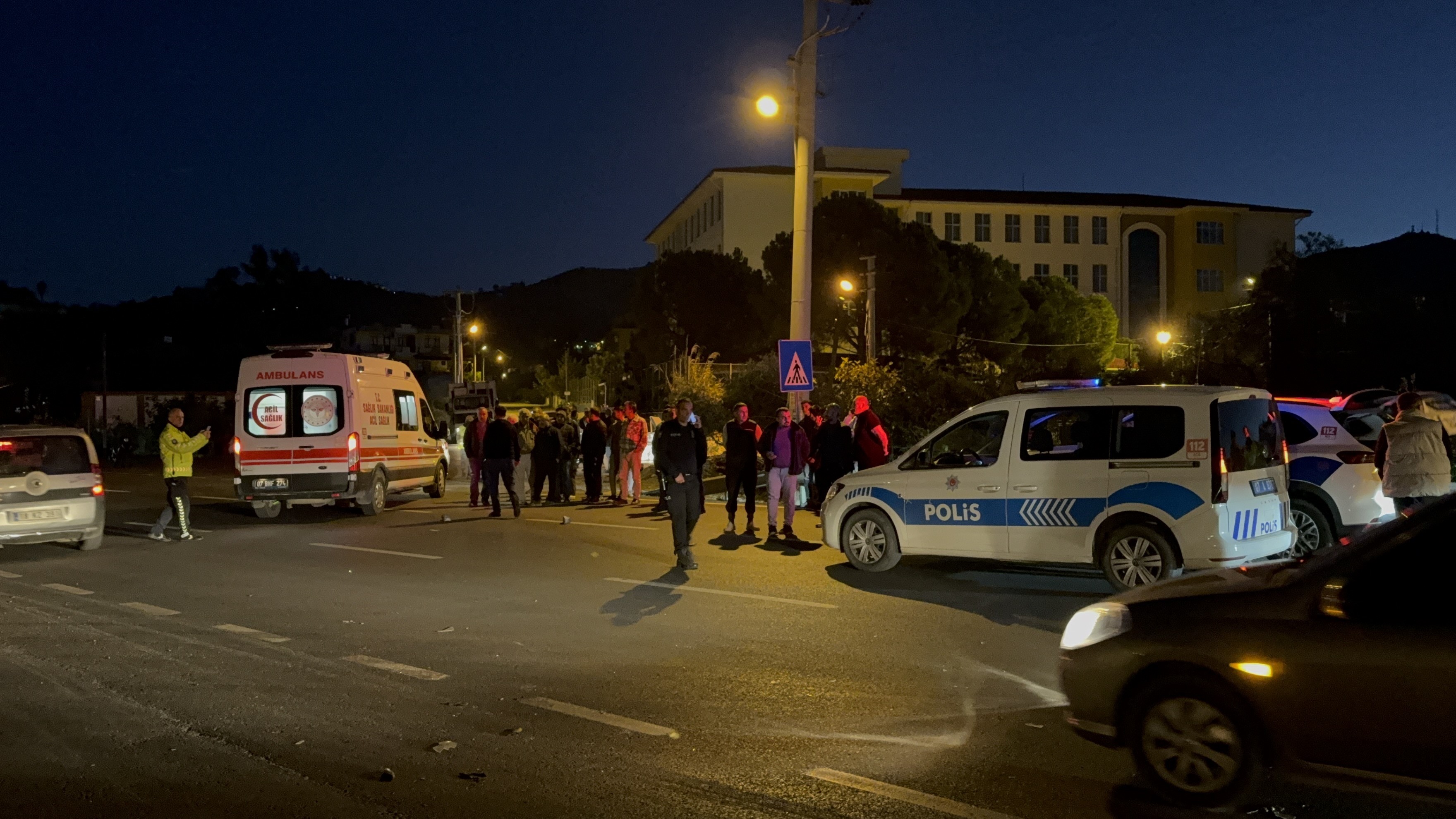 Aksam Saatlerinde Kahreden Kaza 61 Yasindaki Adam Kurtarilamadi 05