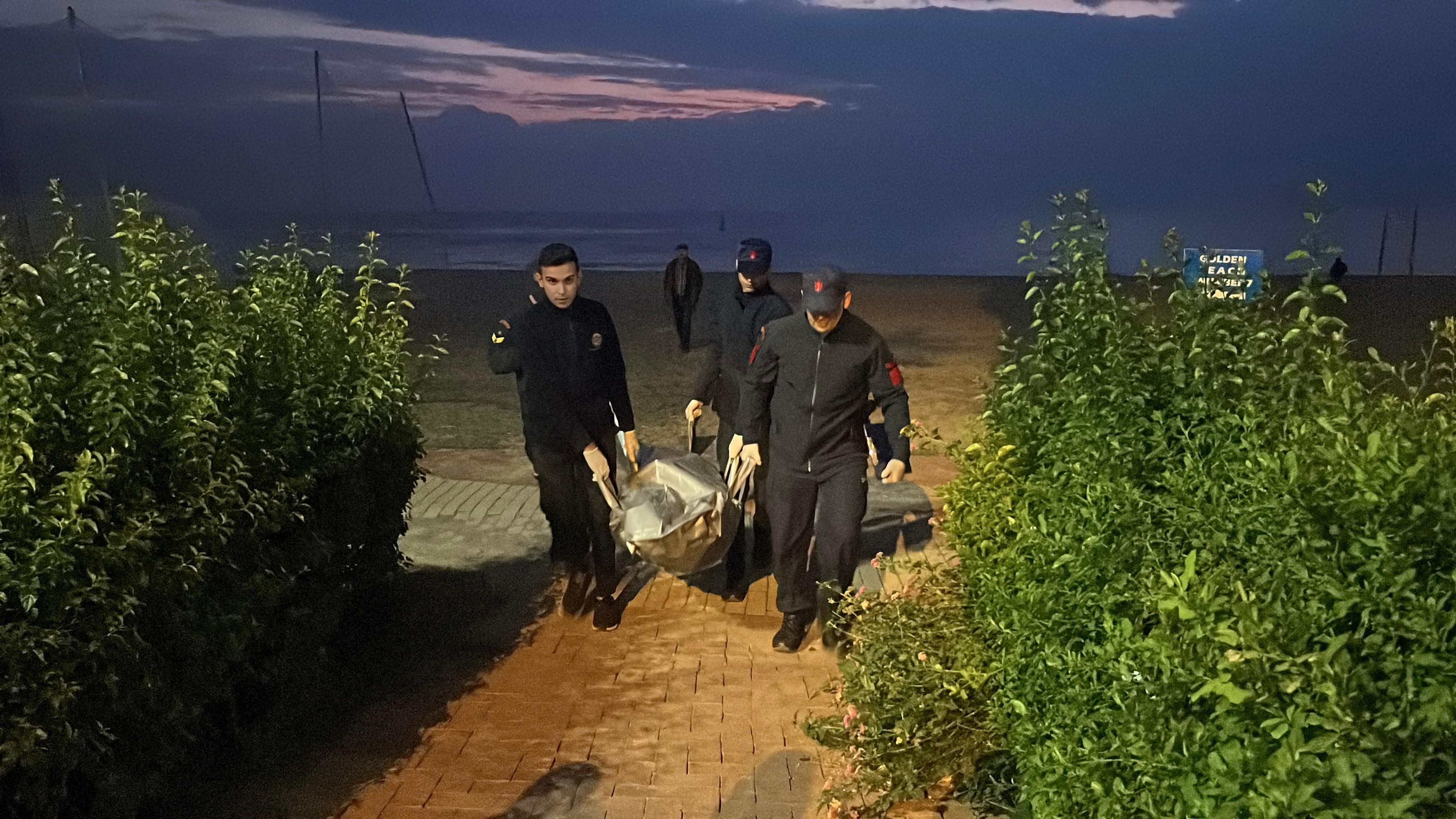 Alanya Sahilinde Korkunç Manzara! Yabancı Uyruklu Kadın Ölü Bulundu (4)