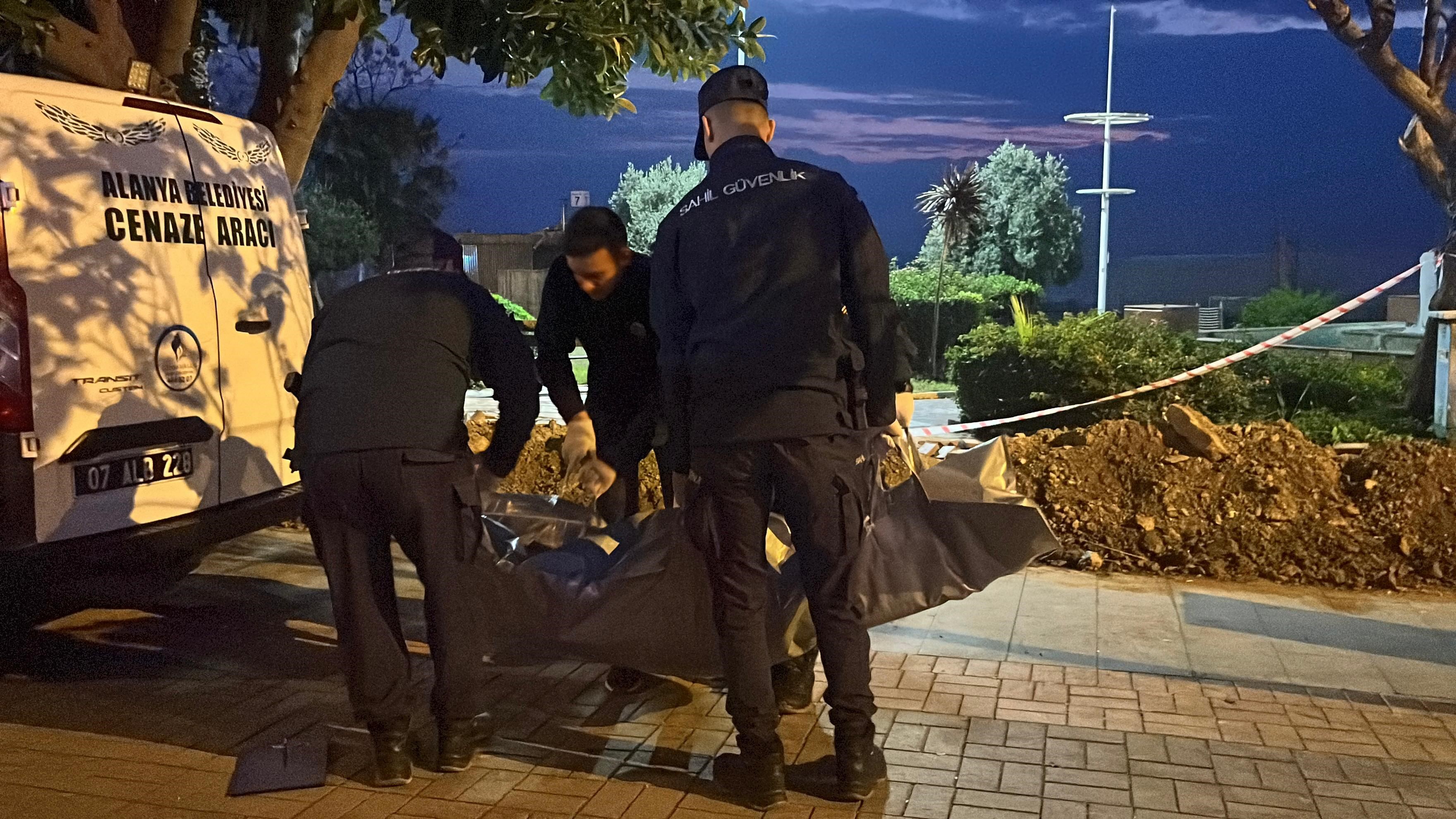 Alanya Sahilinde Korkunç Manzara! Yabancı Uyruklu Kadın Ölü Bulundu (6)