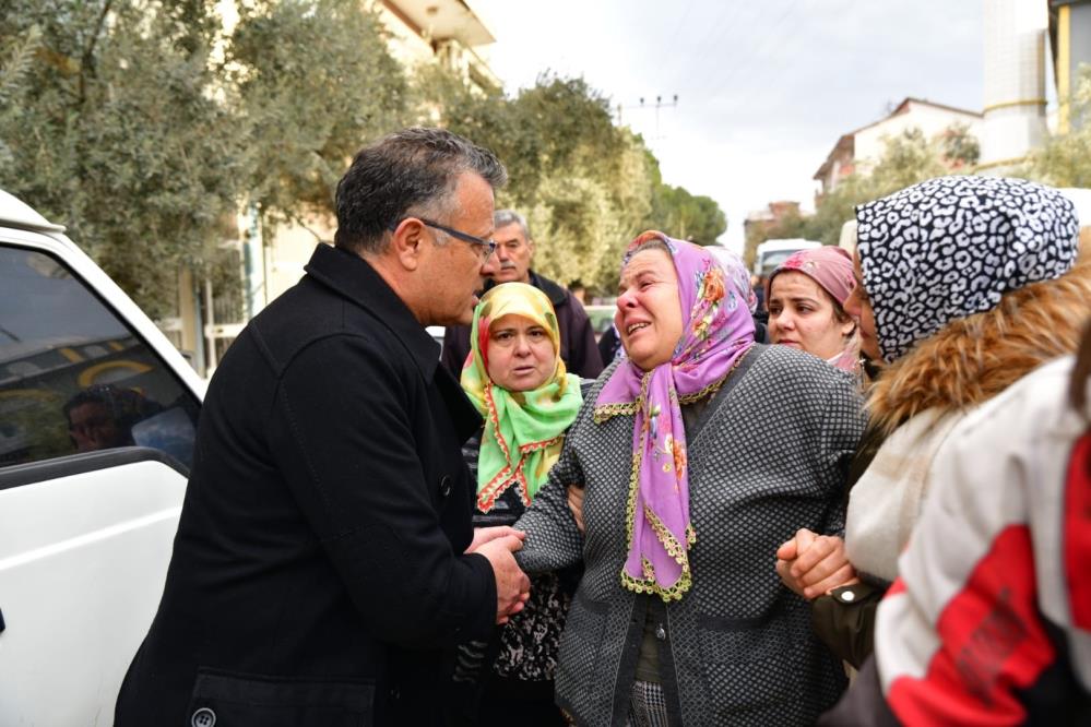 Alasehirde Kadin Cinayeti 3 Cocuk Annesi Kadriye Kokenin Tabutunu Kadinlar Tasidi (4)