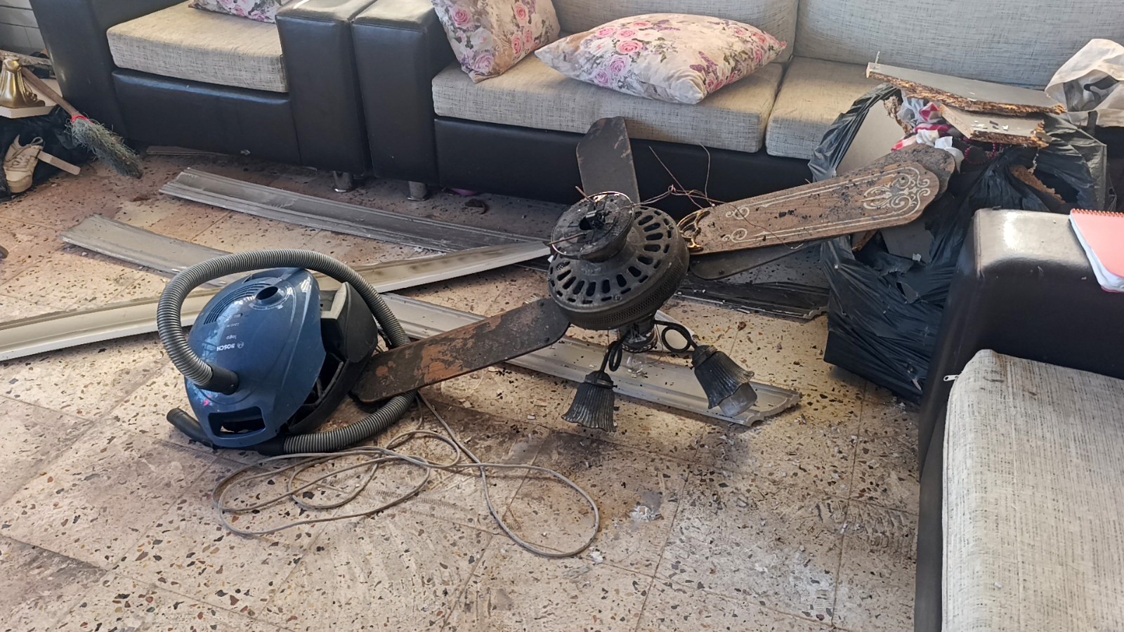 Alevlerden Kurtulmuslardi 3 Cocuk Ayni Evde Ikinci Yangin Kabusunu Yasadi 10