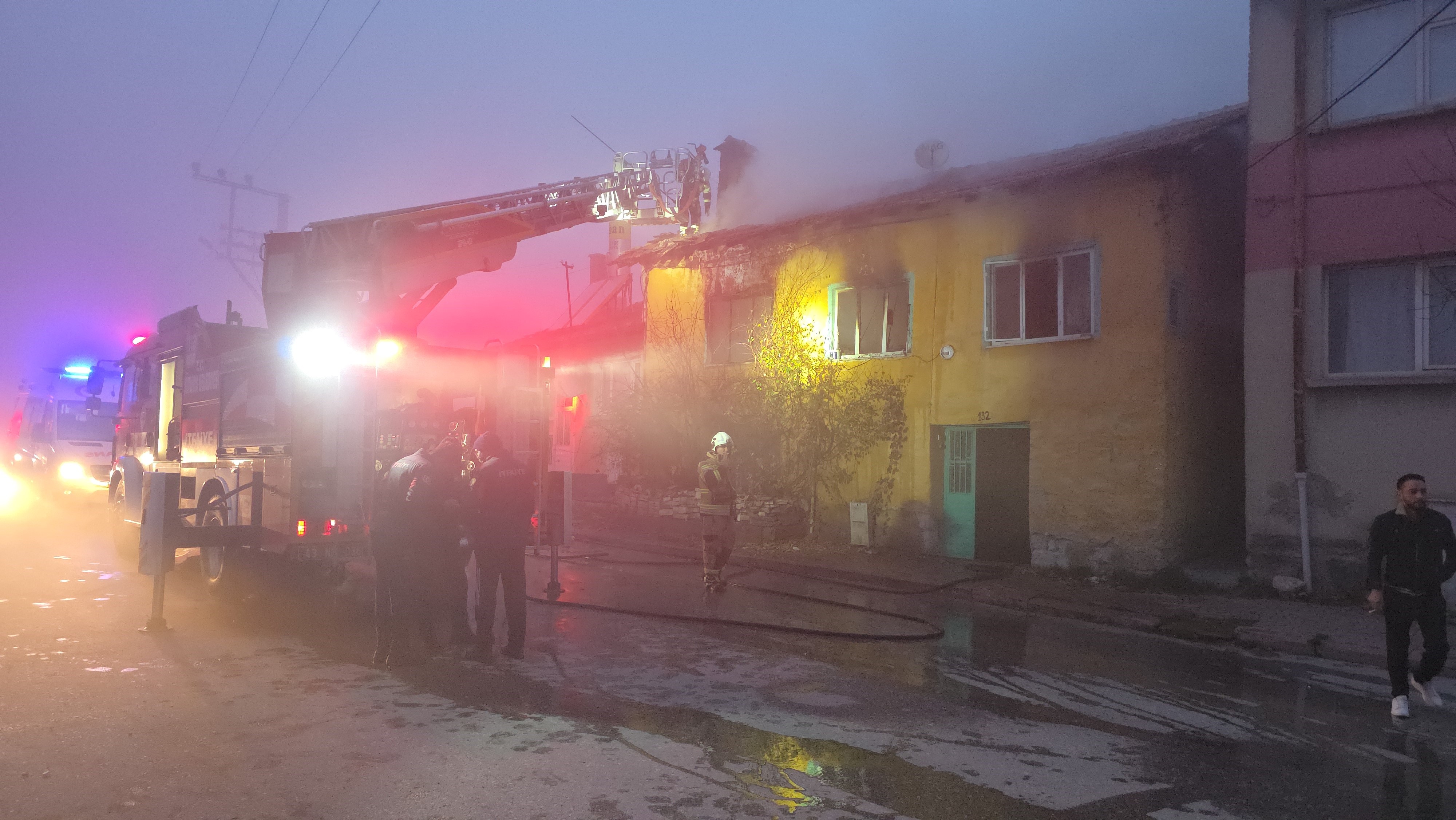 Alevlerin Içinde Faciaya Uyandılar Yaşlı Kadın Öldü, Kızı Son Anda Kurtuldu (3)