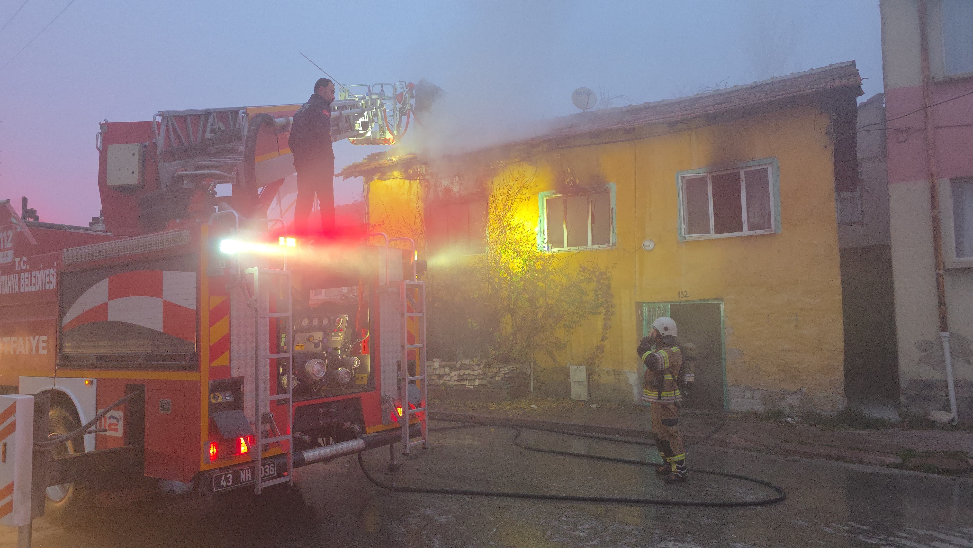 Alevlerin Içinde Faciaya Uyandılar Yaşlı Kadın Öldü, Kızı Son Anda Kurtuldu (5)