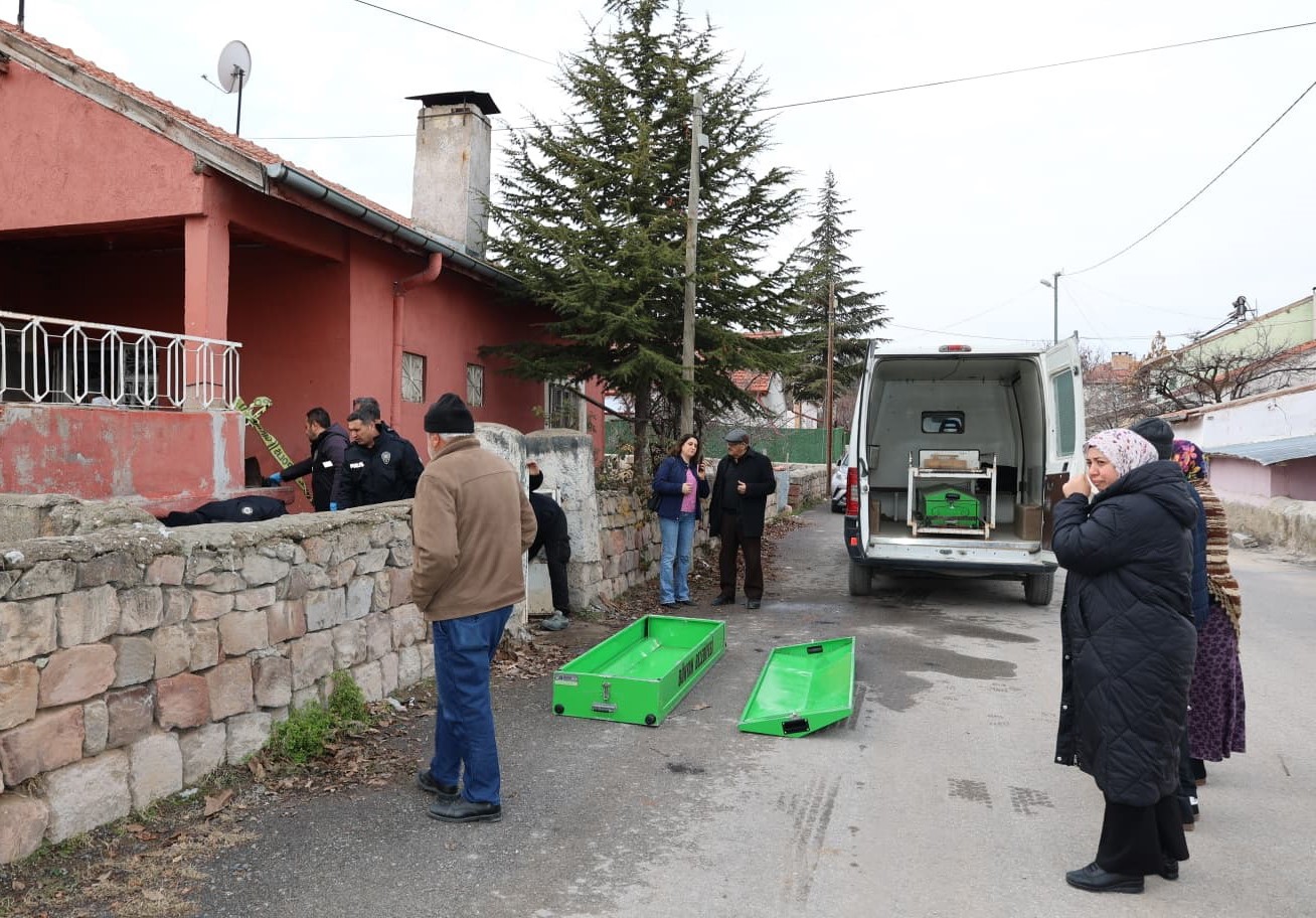 Alevlerin Ortasında Kaldı 84 Yaşındaki Kadın Soba Yangınında Can Verdi (3)