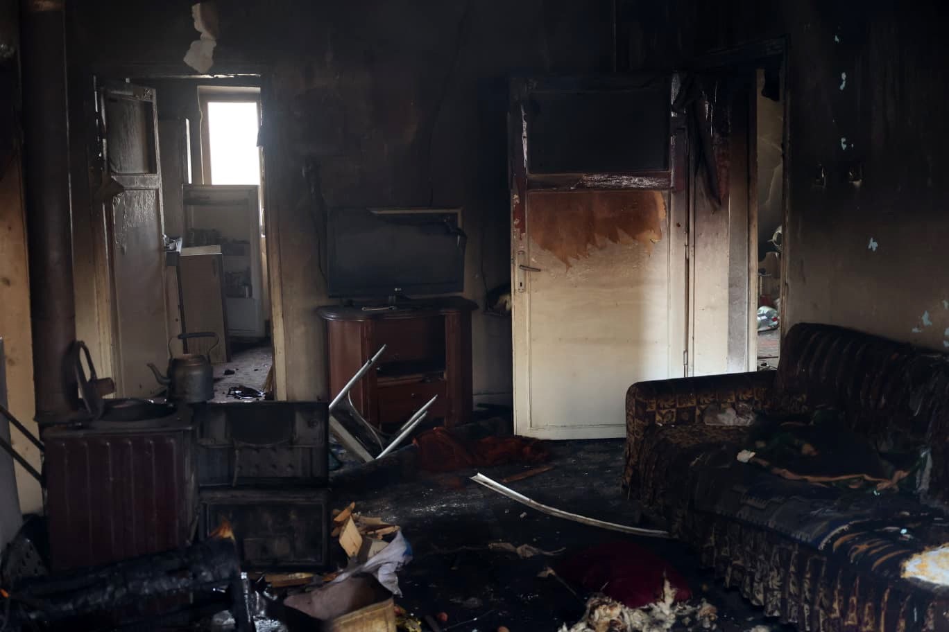 Alevlerin Ortasında Kaldı 84 Yaşındaki Kadın Soba Yangınında Can Verdi (5)