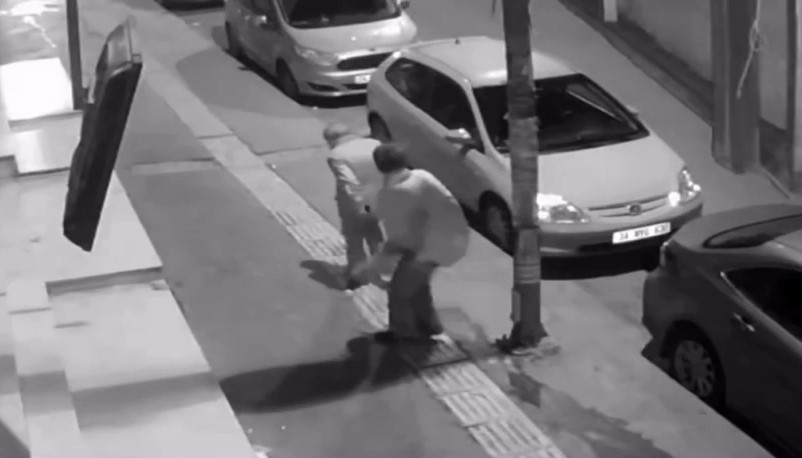Alkollü Kadın Yaşlı Adamdan Para Istedi, “Hayır” Cevabını Alınca Öldüresiye Dövdü (3)