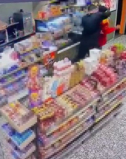 Alkollu Saldirgan Akaryakit Gorevlisini Istasyondan Disari Kadar Kovalayip Darp Etmist (3)