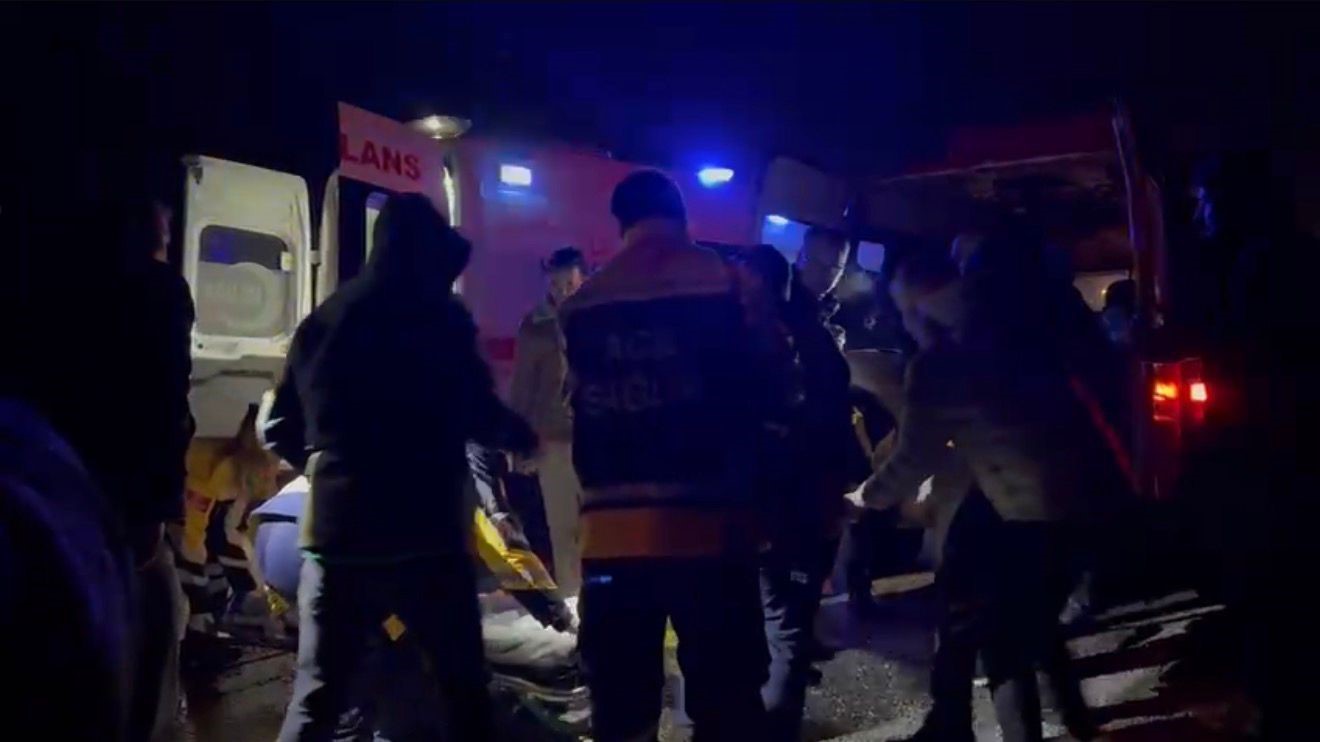 Alkollü Sürücü Dehşet Saçtı İşçi Servisiyle Çarpışmada 1 Ölü, 13 Yaralı (2)