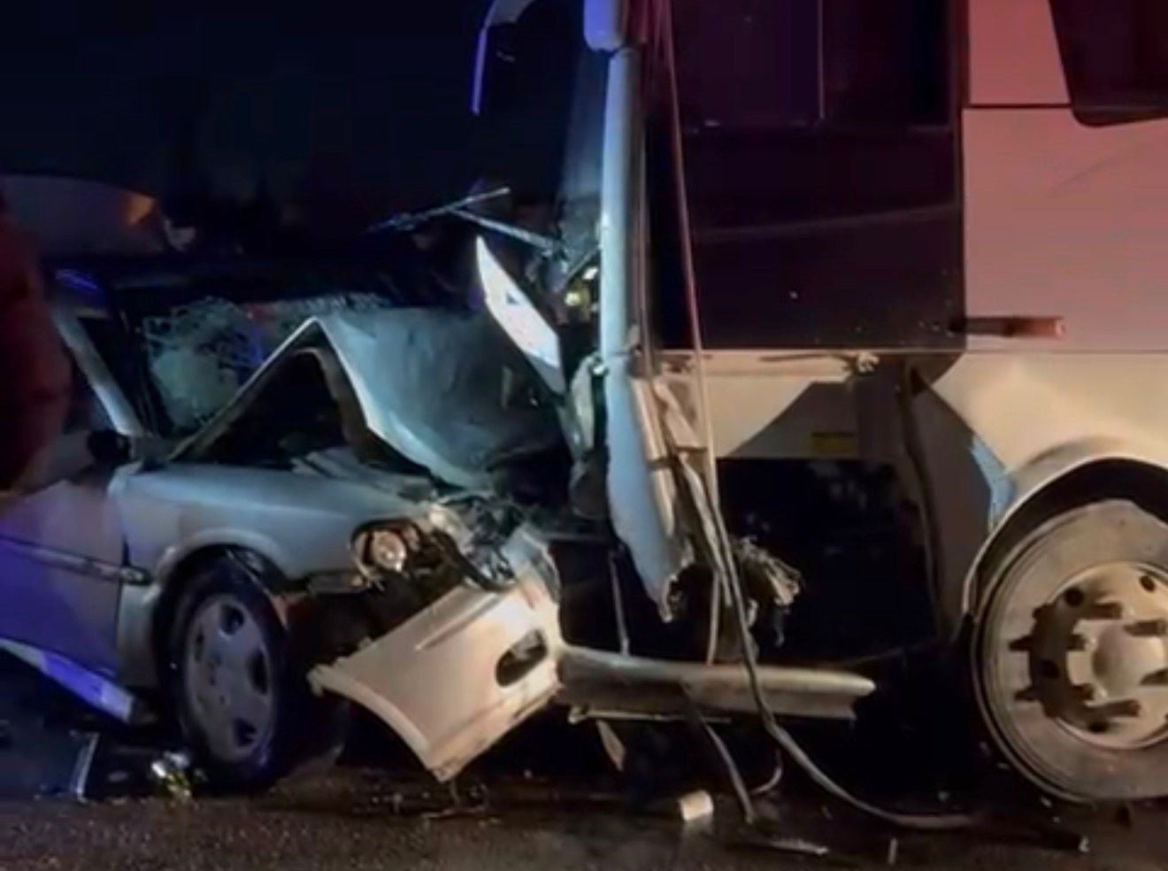 Alkollü Sürücü Dehşet Saçtı İşçi Servisiyle Çarpışmada 1 Ölü, 13 Yaralı (3)