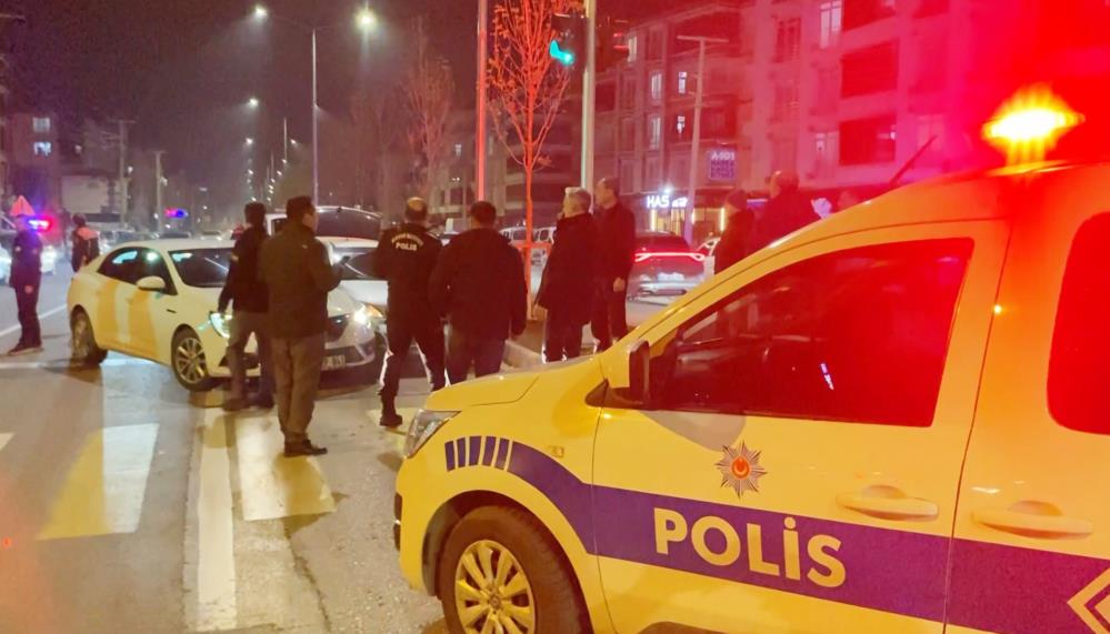 Alkollu Surucu Makam Aracina Carpti Kacmaya Calisti Ters Kelepceyle Yakalandi (2)