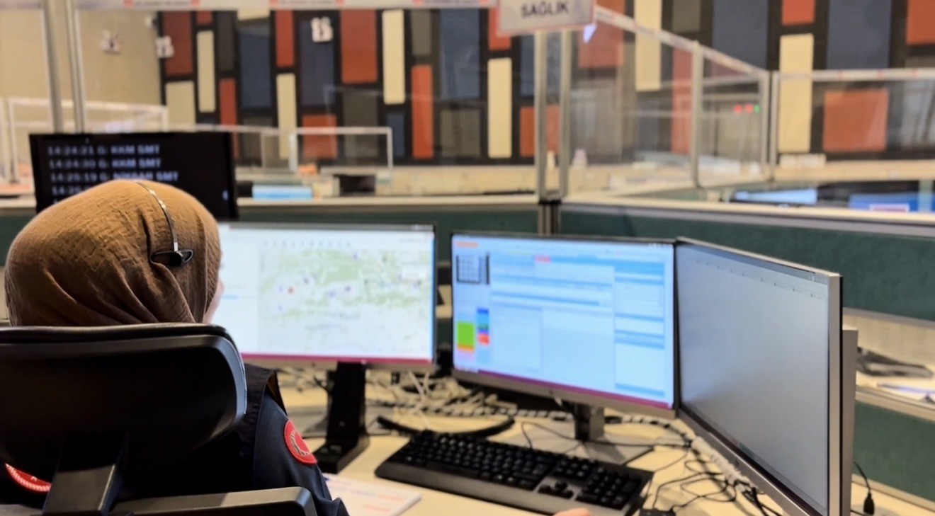 Anne Ile Zaman Yaristi 112Nin Telefonla Yonlendirdigi Mucize Bebek Hayata Dondu 02