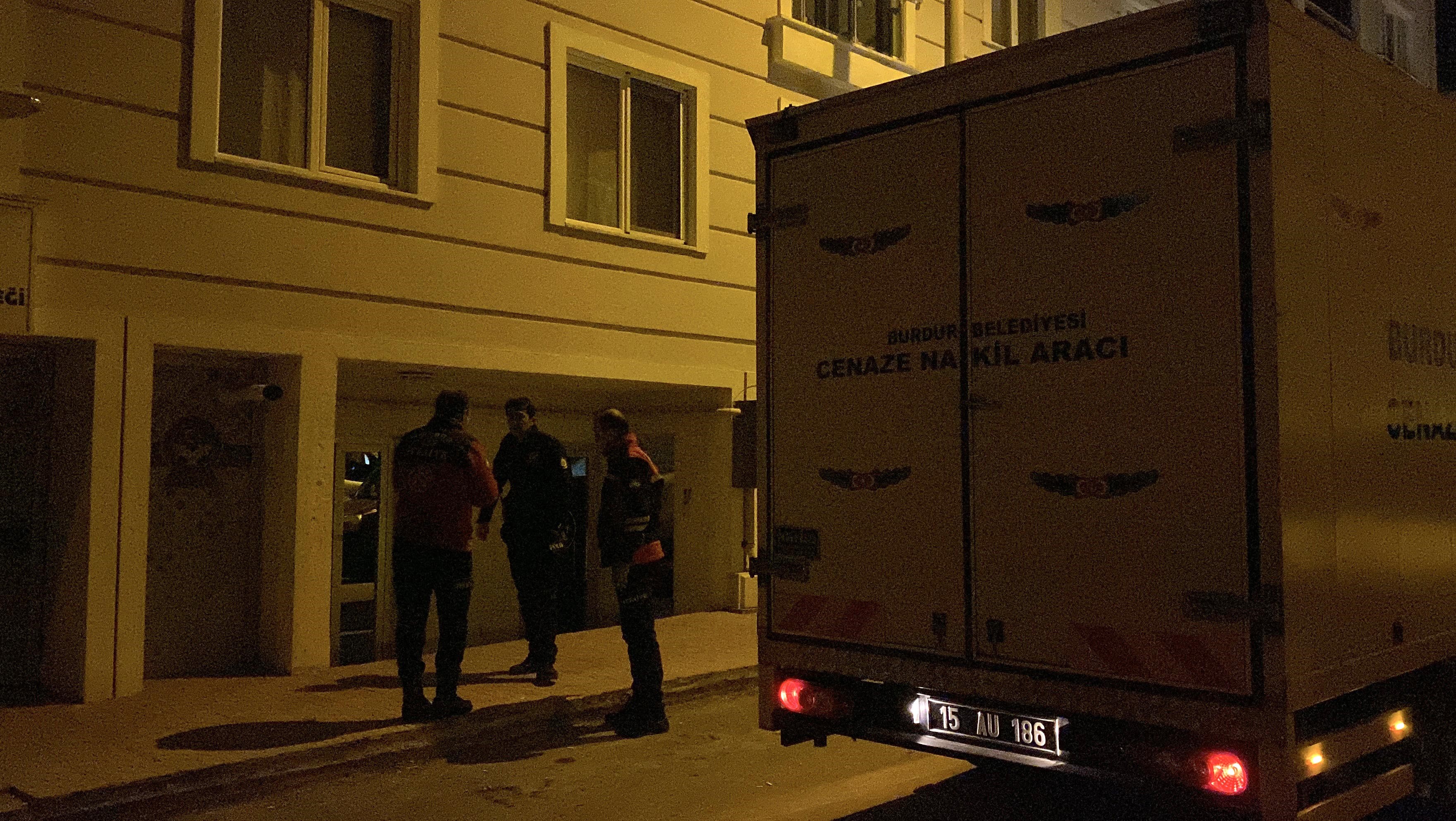 Apartmanda Yürek Yakan Olay! Evin Kapısından Çıktı, Merdivende Öldü (3)